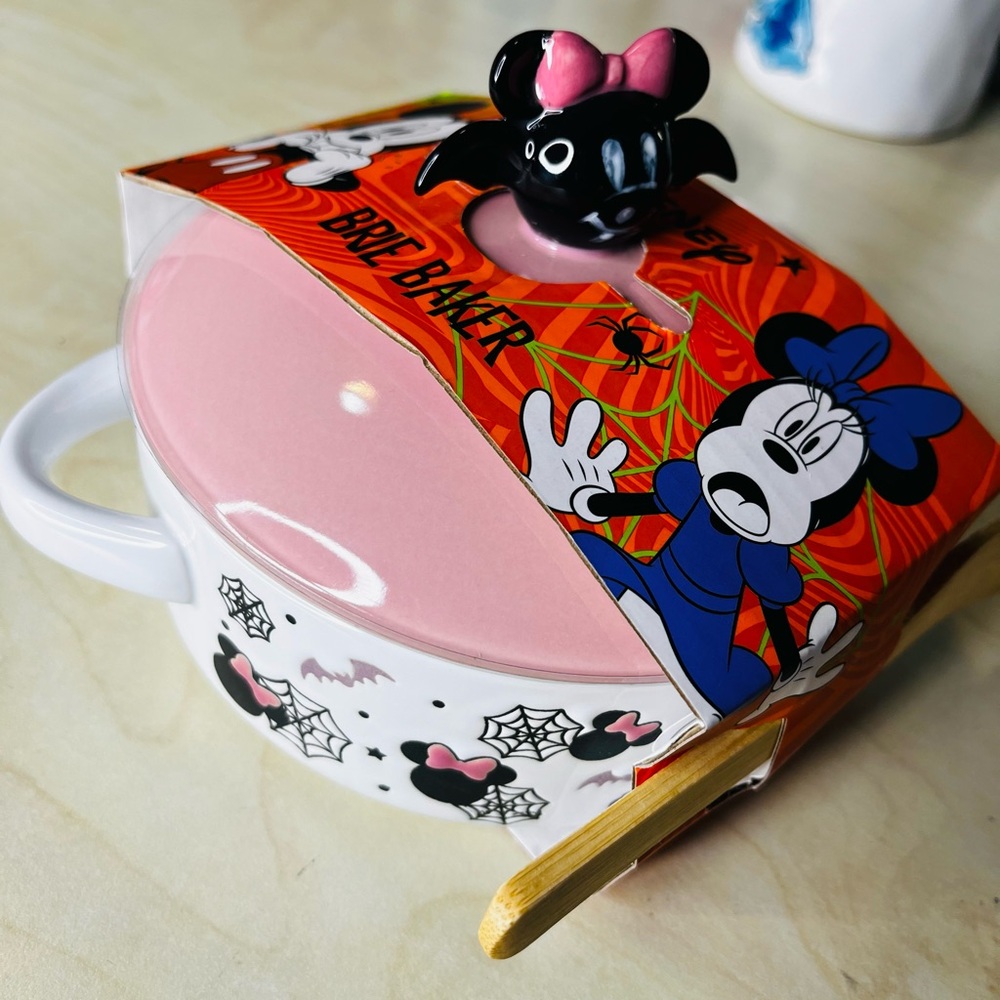 Minnie Mouse Halloween Brie Baker